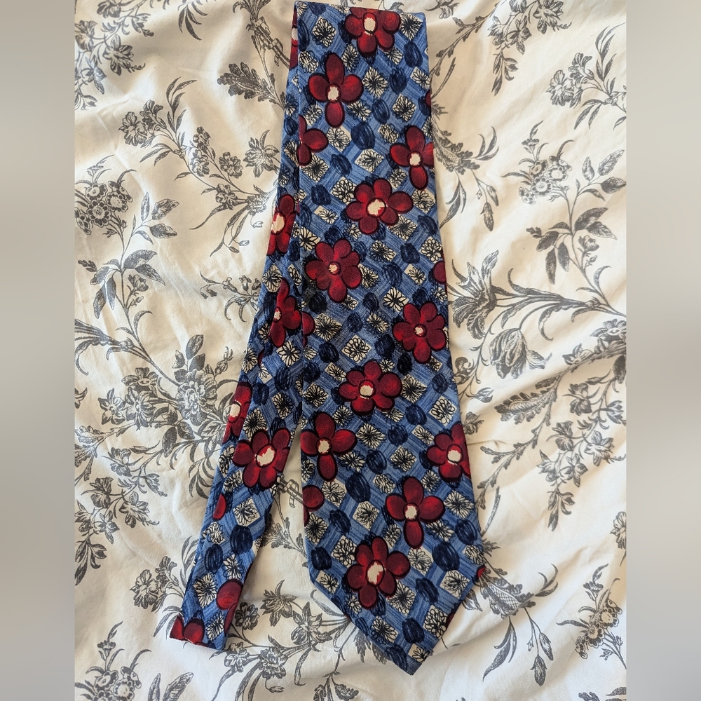 Vintage Hugo Boss flower pattern tie